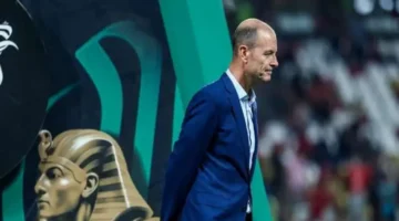 اجتماع توروب بلاعبي الأهلي يكشف الاستعدادات لمباراة الجيش الملكي 1